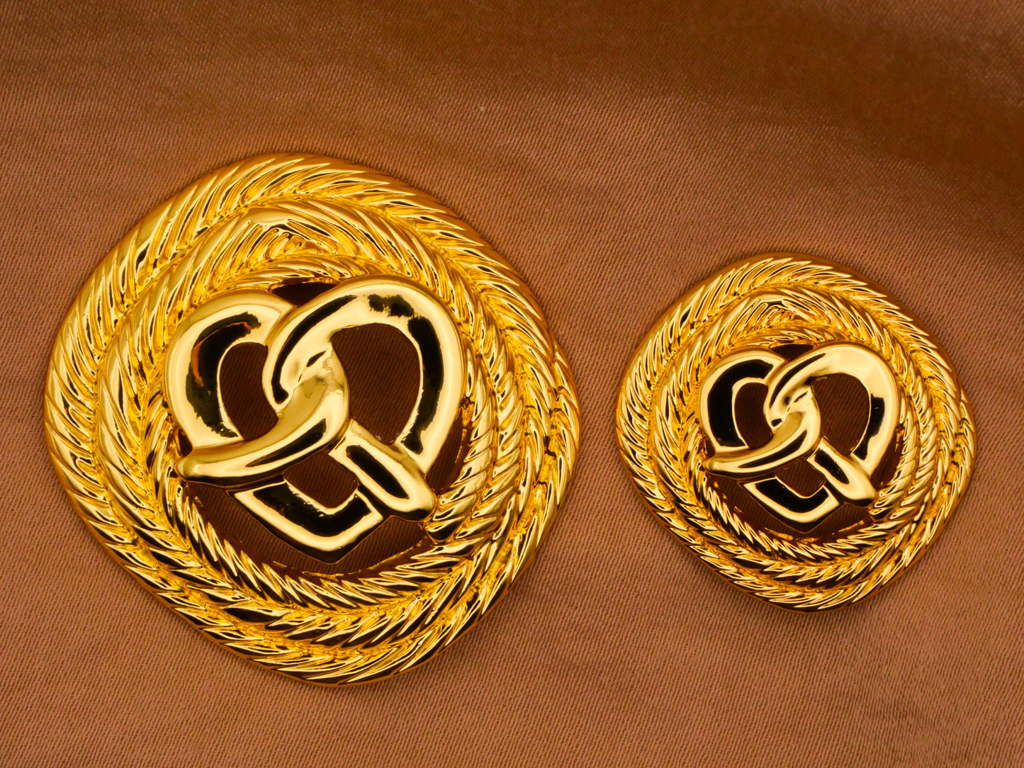 Pretzel Twist Rope Shiny Gold Metal Button Various 25-37mm