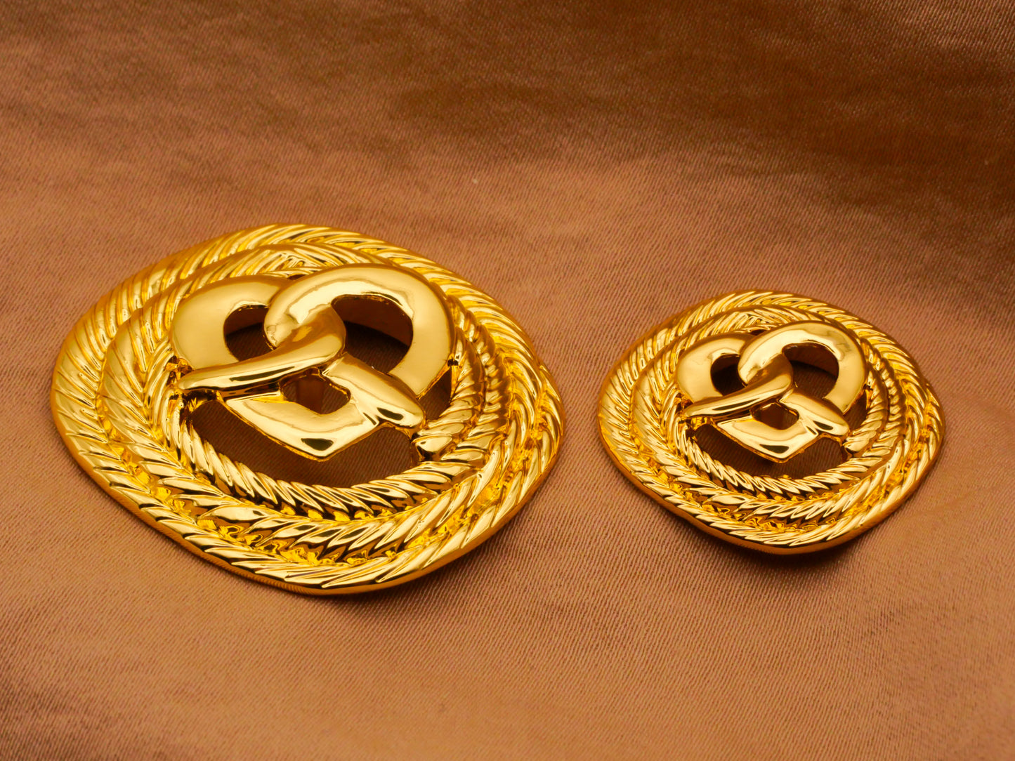 Pretzel Twist Rope Shiny Gold Metal Button Various 25-37mm