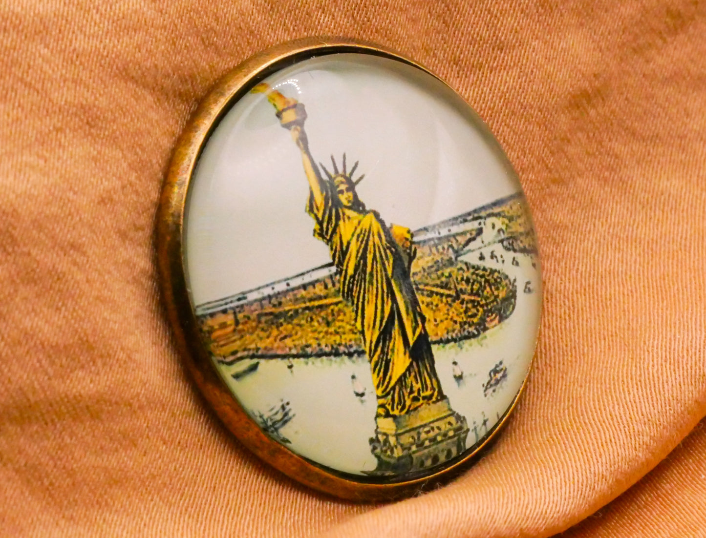 Statue of Liberty NYC Vintage Illustration Glass Dome Bronze Metal Button 28mm