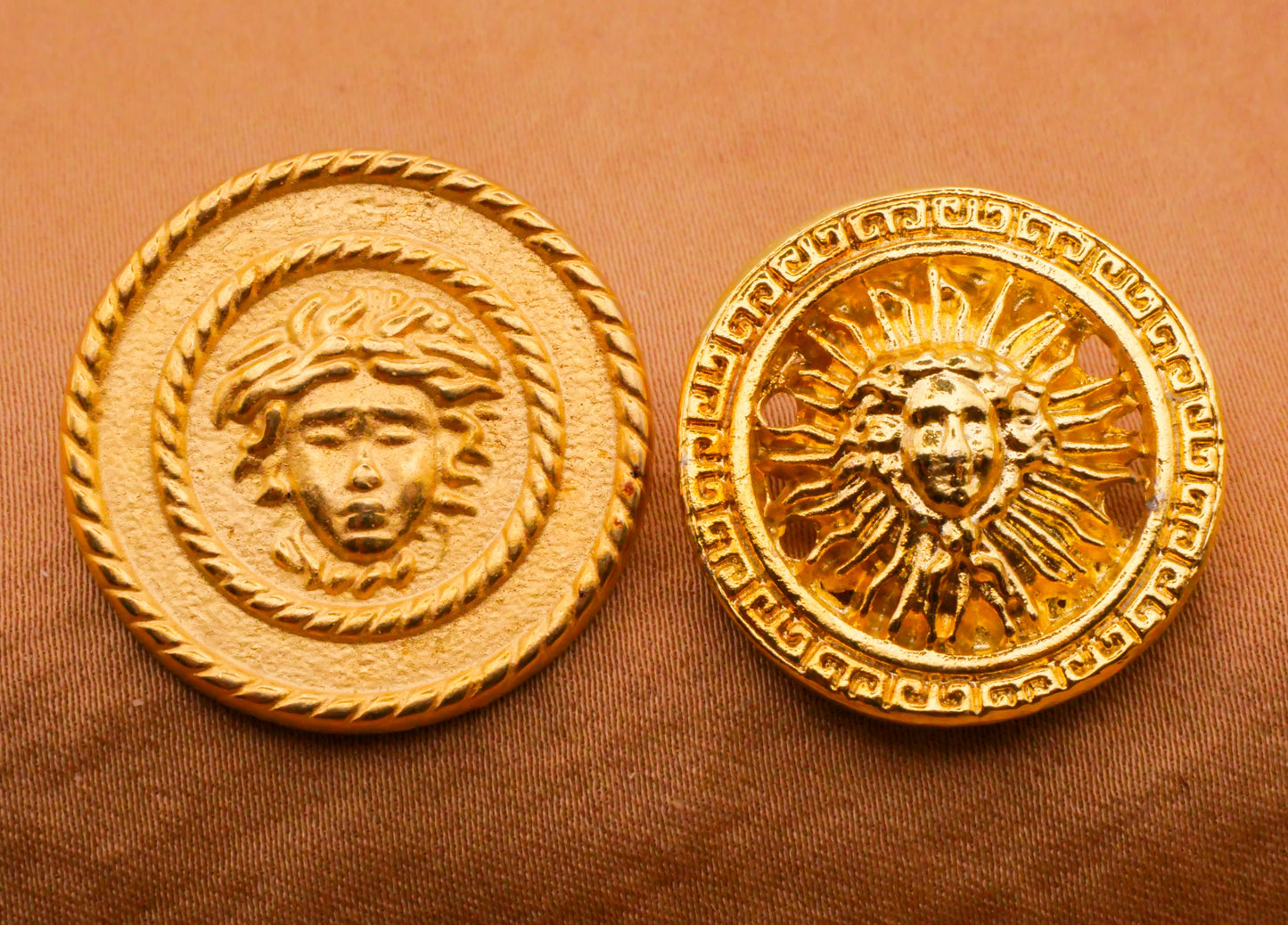 Medusa Shiny Gold Metal Vintage Button Various 23-25mm