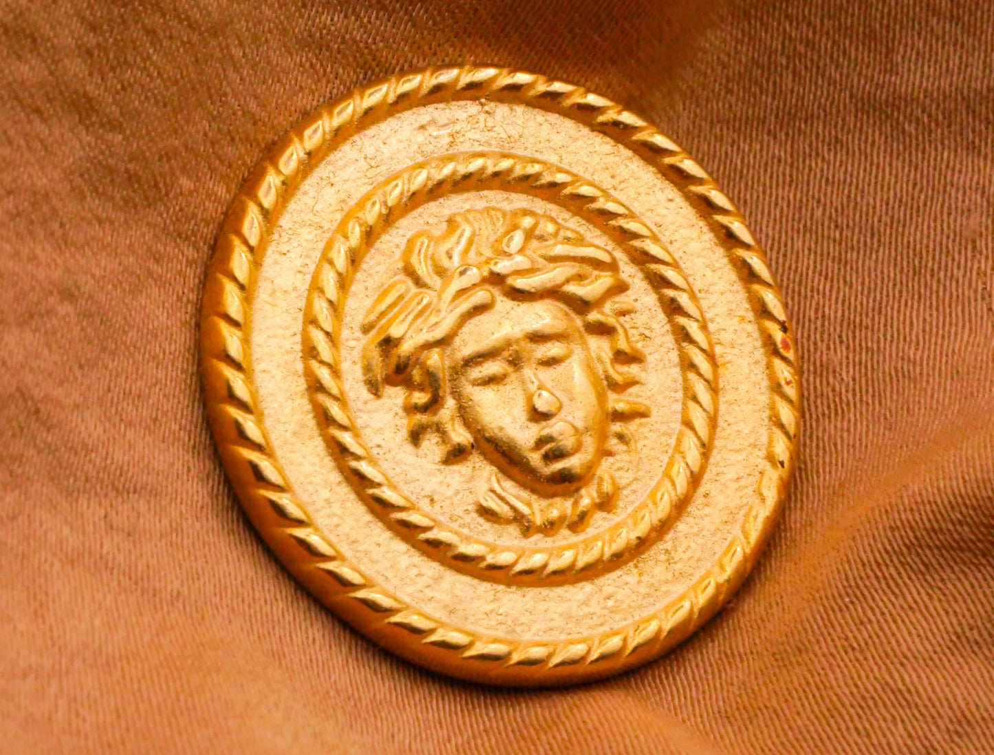 Medusa Shiny Gold Metal Vintage Button Various 23-25mm