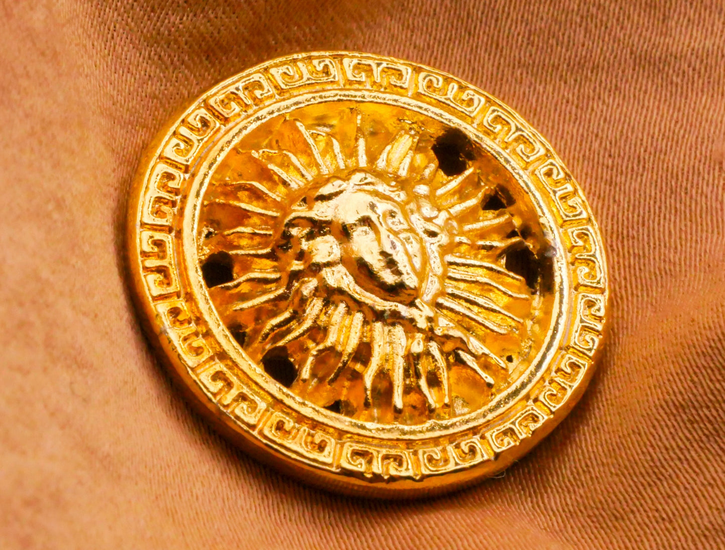 Medusa Shiny Gold Metal Vintage Button Various 23-25mm