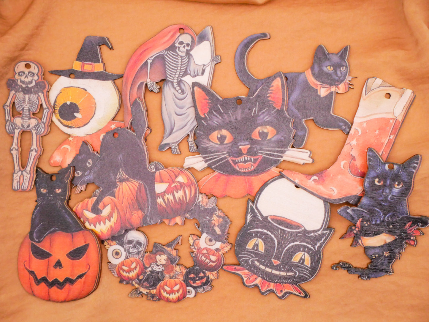 Halloween Decorations Cat Pumpkin Skeleton Wood Set of Eleven Ornaments 29-78mm