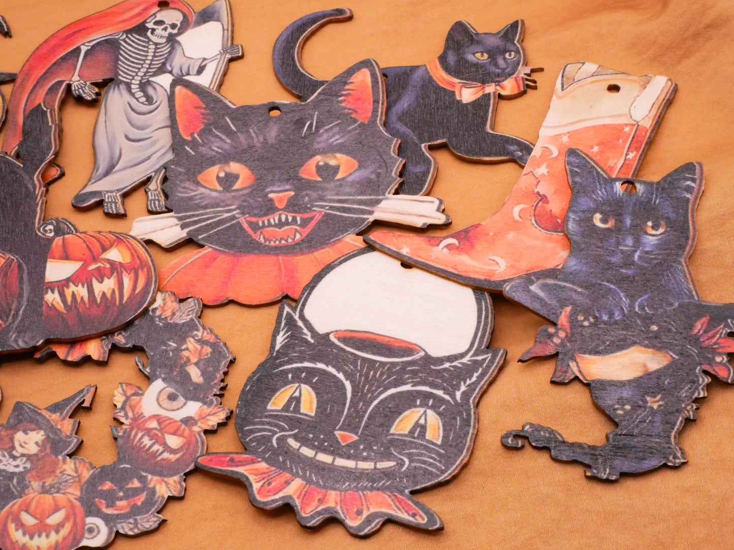 Halloween Decorations Cat Pumpkin Skeleton Wood Set of Eleven Ornaments 29-78mm