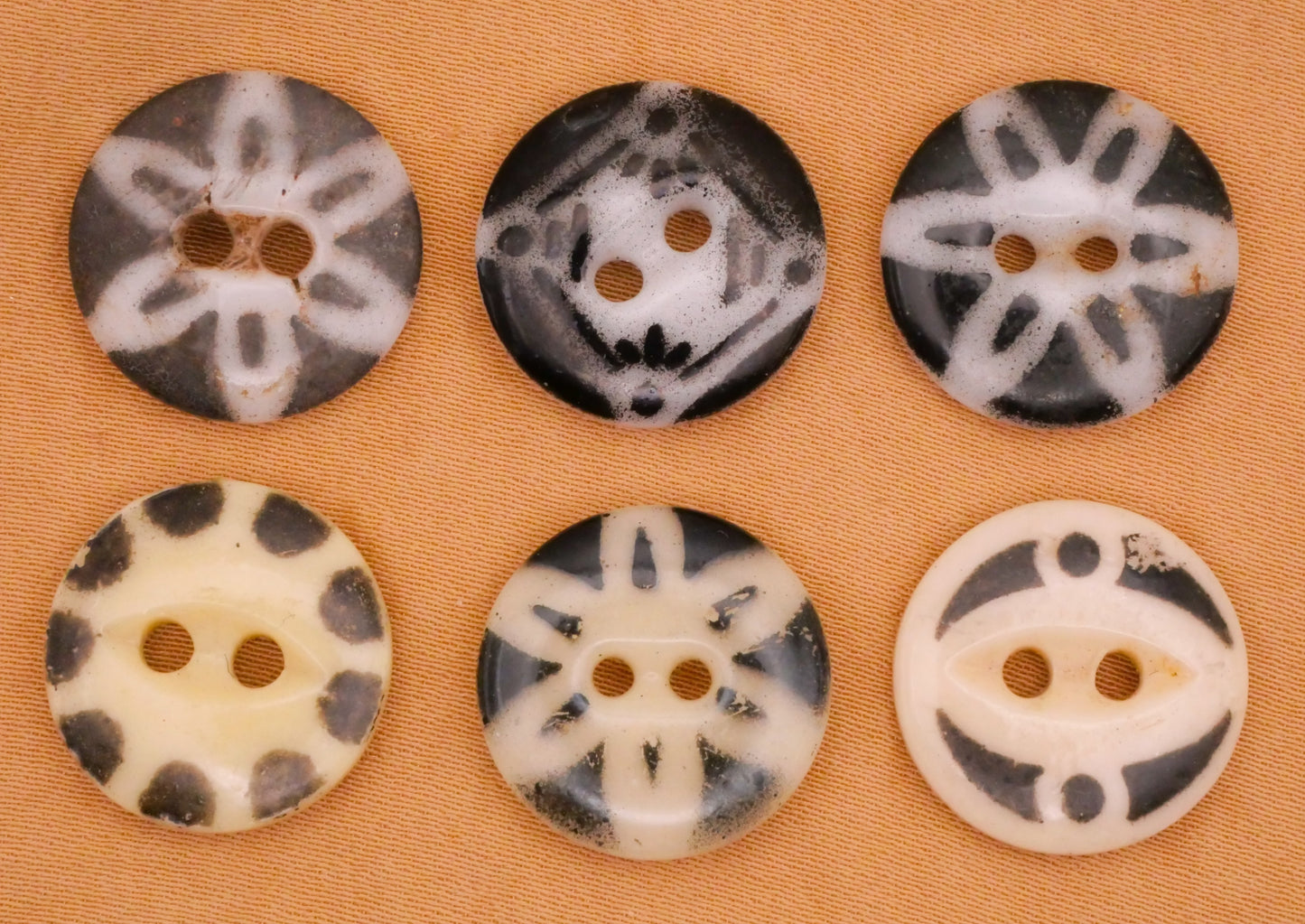 China Black Stencil Vintage Button Various 17mm