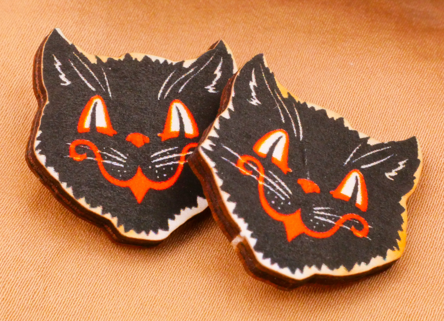 Black Cat Vintage Illustration Wood Pair of Buttons 19-26mm