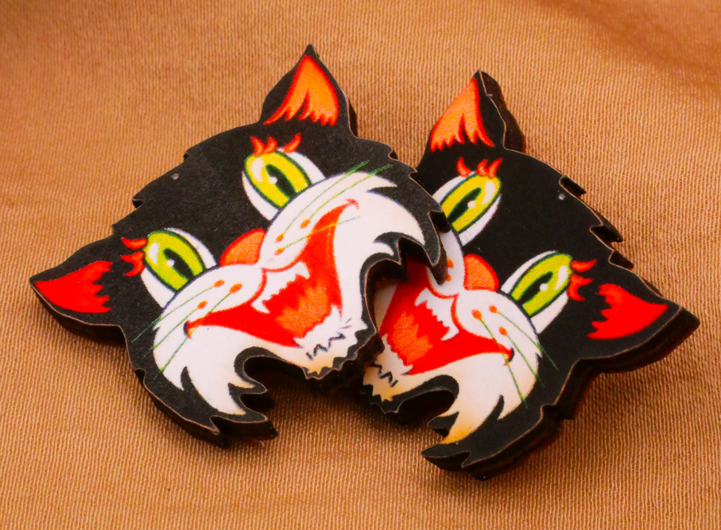 Black Cat Vintage Illustration Wood Pair of Buttons 19-26mm