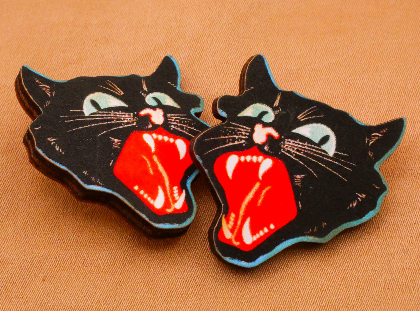 Black Cat Vintage Illustration Wood Pair of Buttons 19-26mm