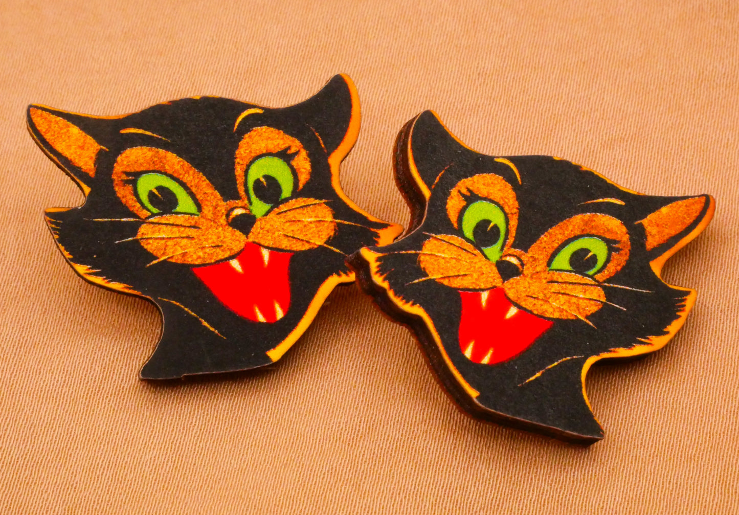 Black Cat Vintage Illustration Wood Pair of Buttons 19-26mm