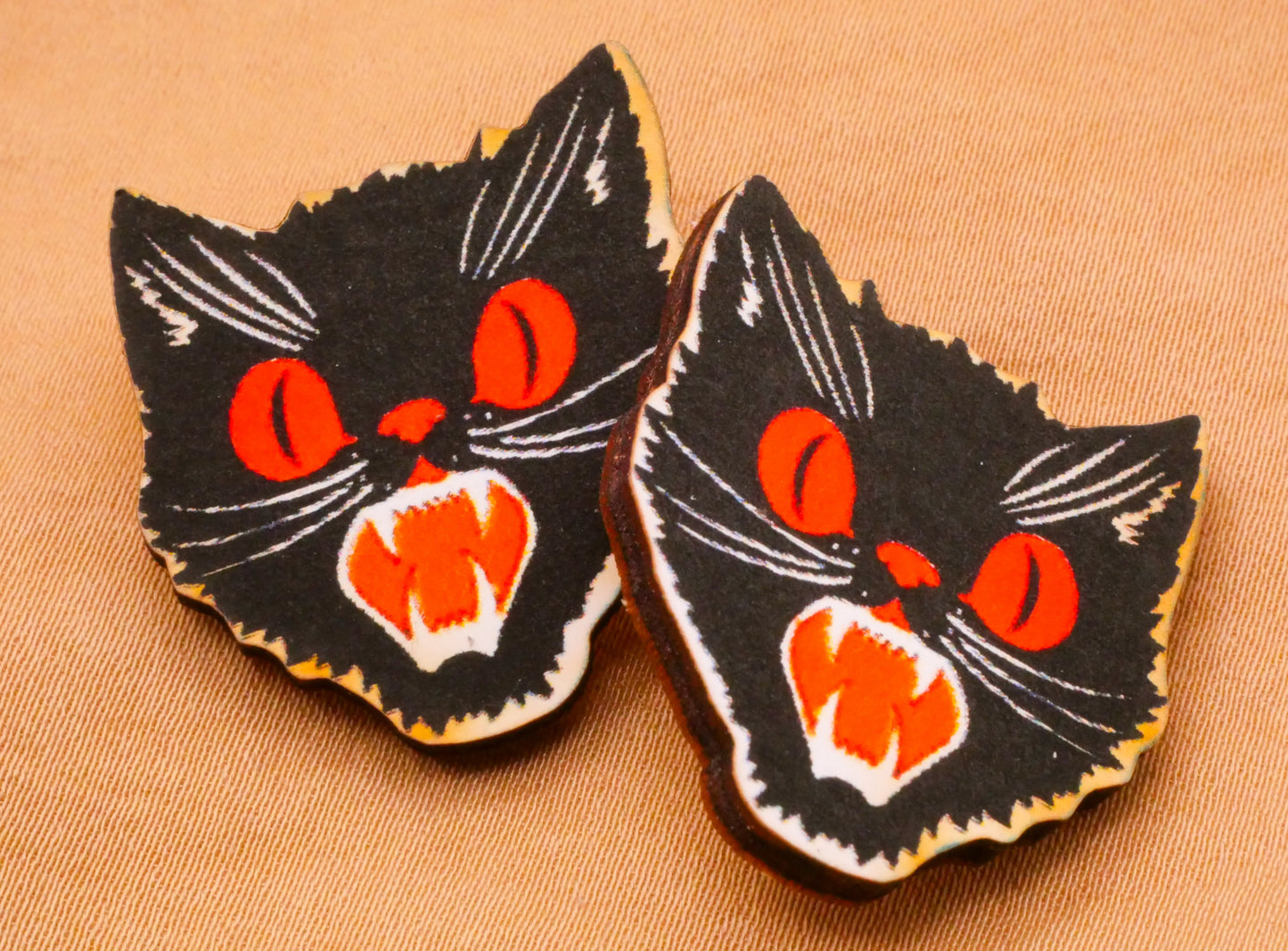 Black Cat Vintage Illustration Wood Pair of Buttons 19-26mm