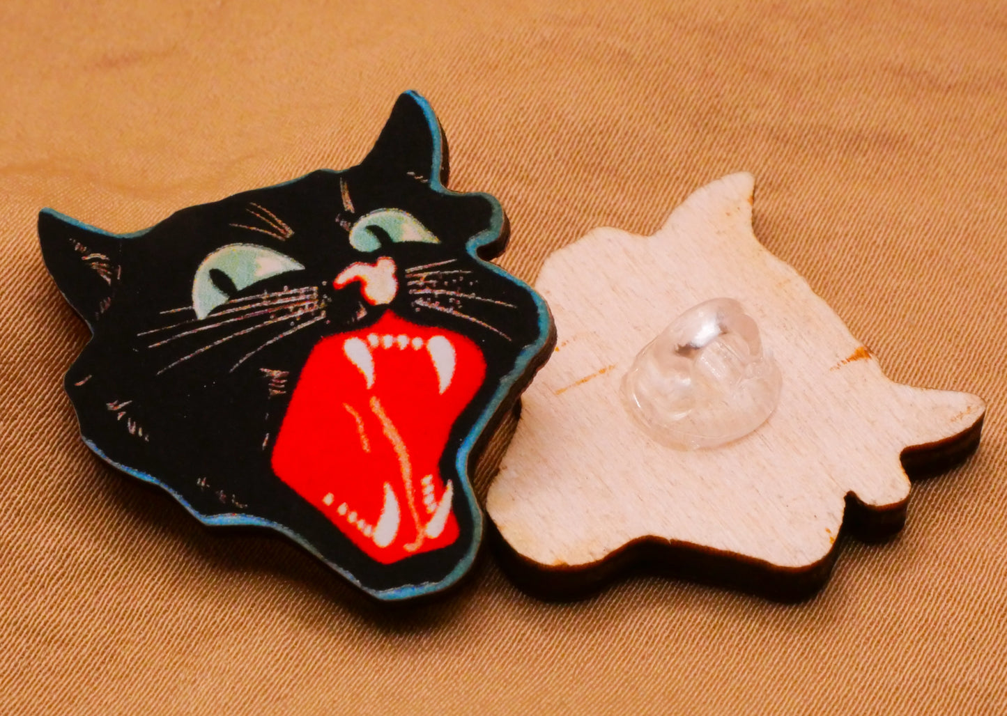 Black Cat Vintage Illustration Wood Pair of Buttons 19-26mm