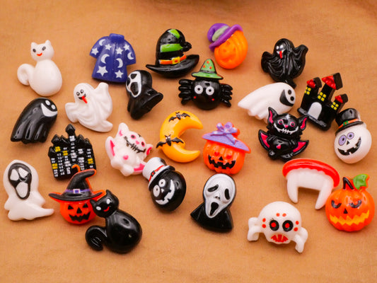 Halloween Ghost Witch Cat Pumpkin Randomly Assorted Plastic Set of Eight Buttons 16-21mm