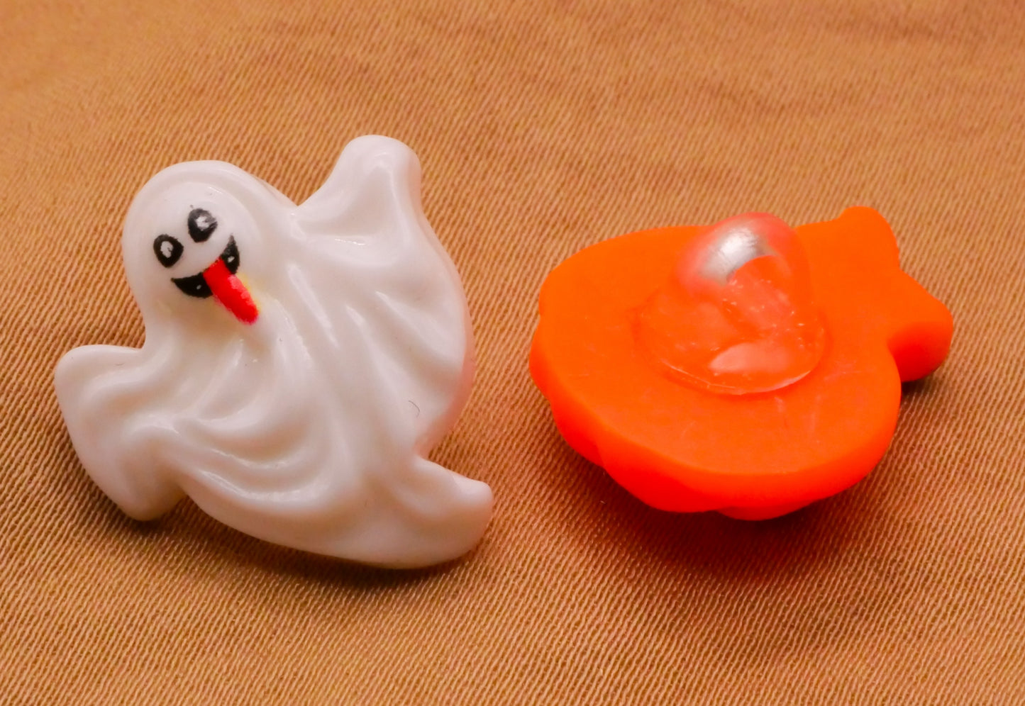 Halloween Ghost Witch Cat Pumpkin Randomly Assorted Plastic Set of Eight Buttons 16-21mm