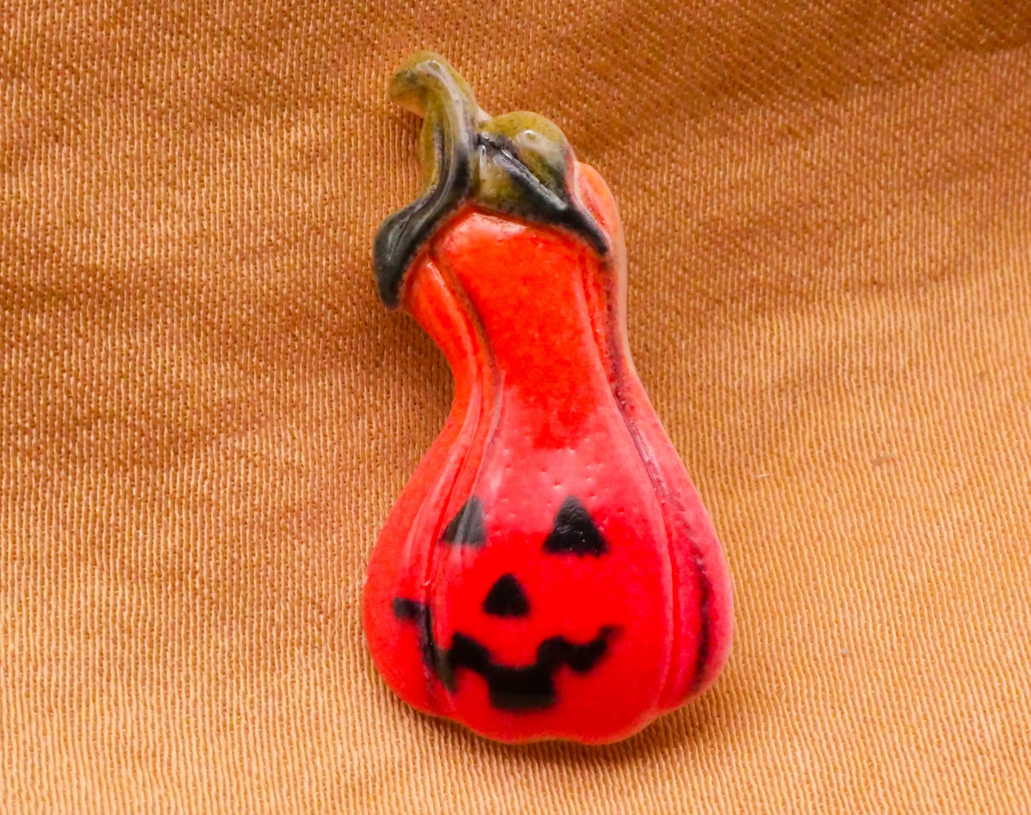 Jack-O-Lantern Pumpkin Plastic Set of Five Buttons 14x26mm