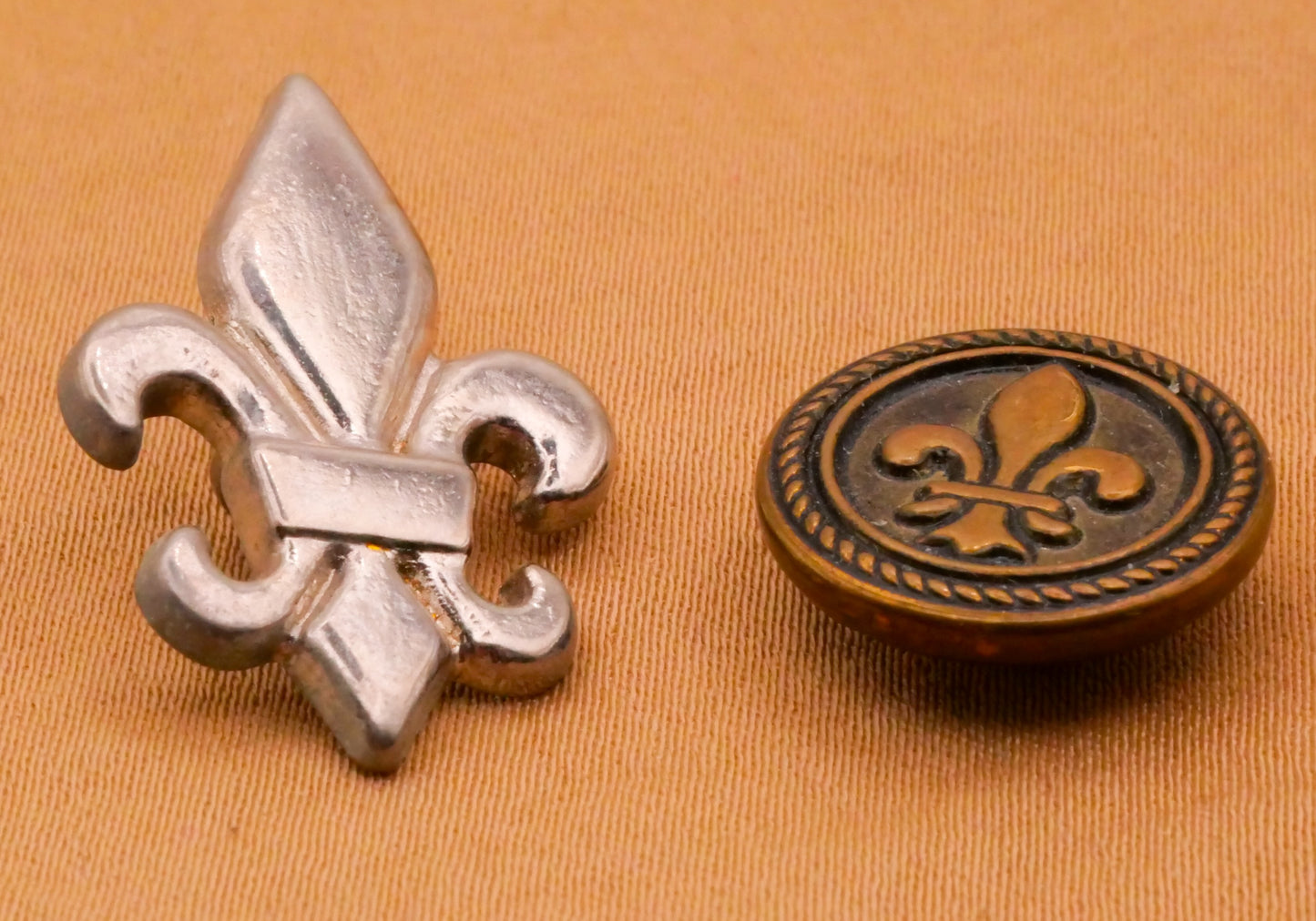 Fleur de Lis Silver Bronze Metal Button Various 15-26mm