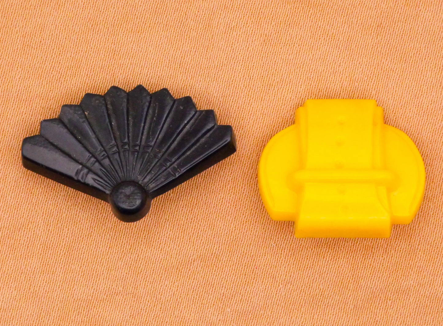 Fan Buckle Goofie Goofy Vintage Plastic Button Various 16-24mm