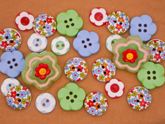 Flower Five Petal Green Blue Red Plastic Wood Set of Twenty-Five Buttons 13-23mm