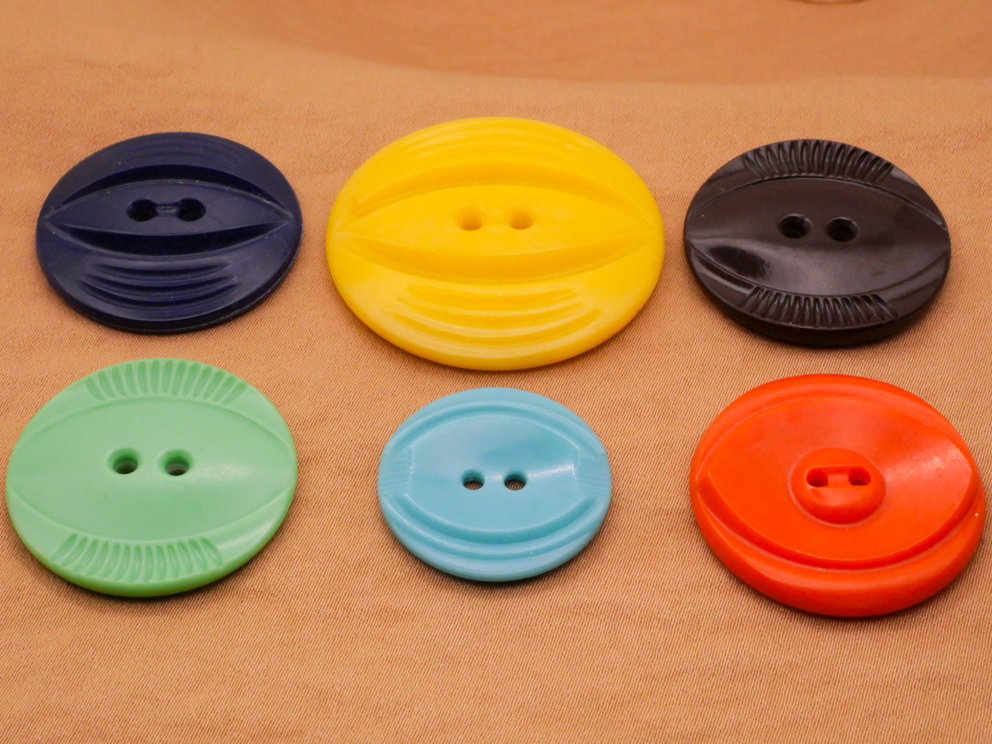 Eye Design Vintage Plastic Button Various 22-35mm