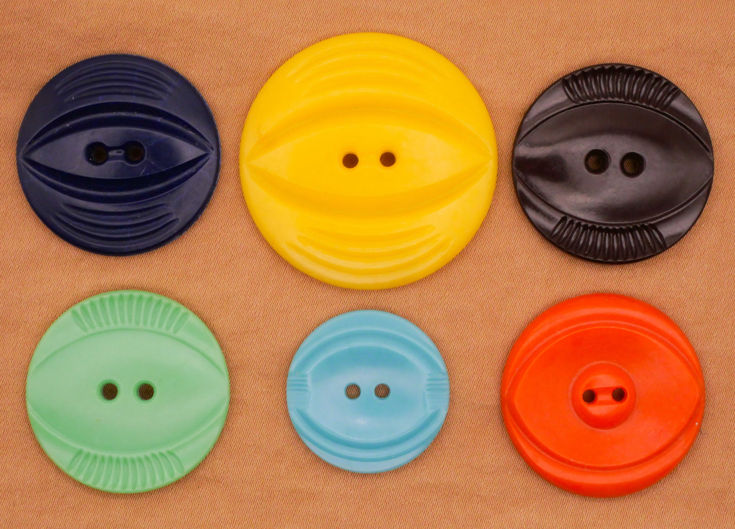 Eye Design Vintage Plastic Button Various 22-35mm