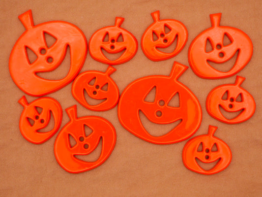 Jack O' Lantern Pumpkin Orange Plastic Assorted Set of Ten Buttons 18-33mm