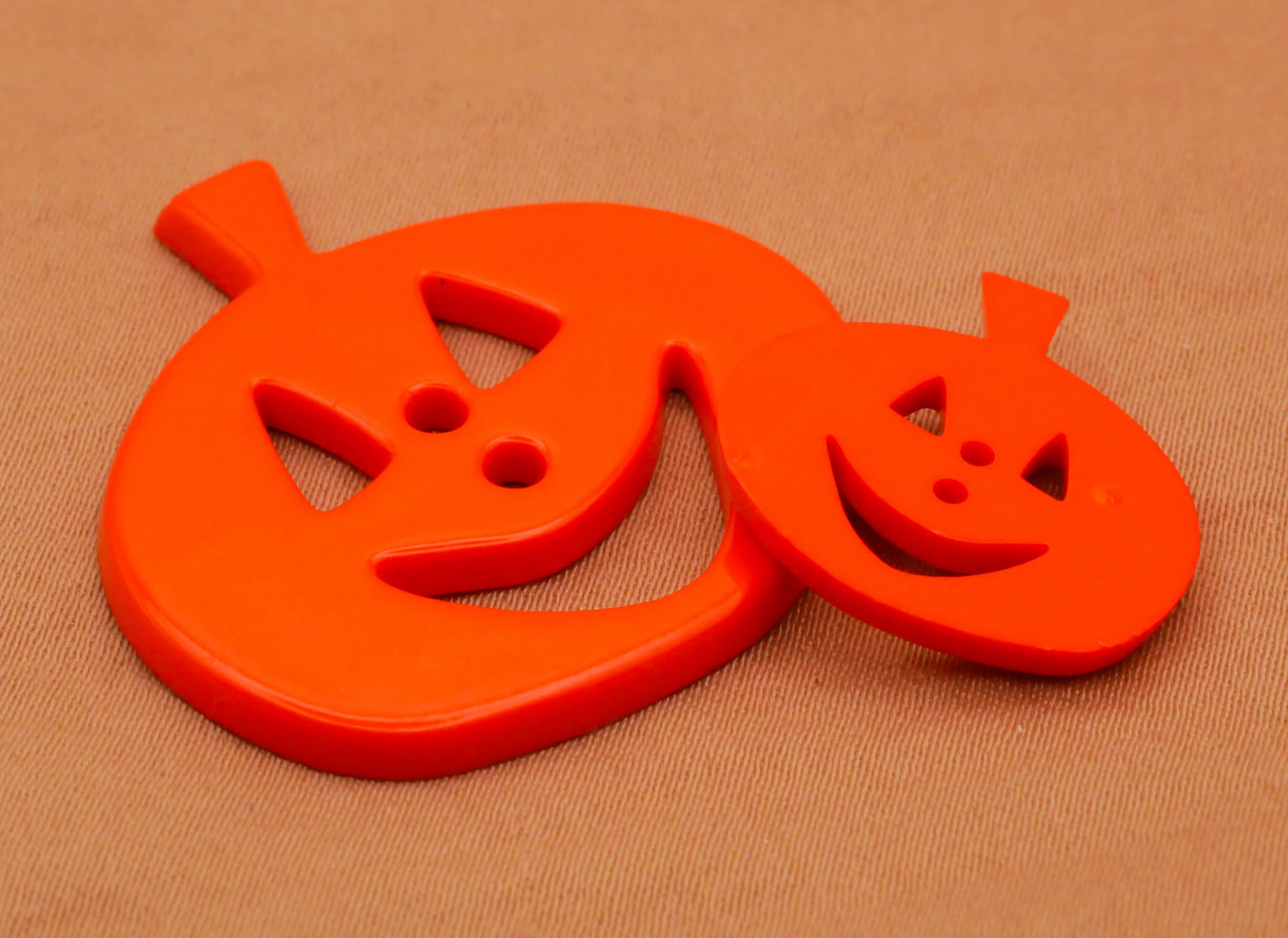 Jack O' Lantern Pumpkin Orange Plastic Assorted Set of Ten Buttons 18-33mm