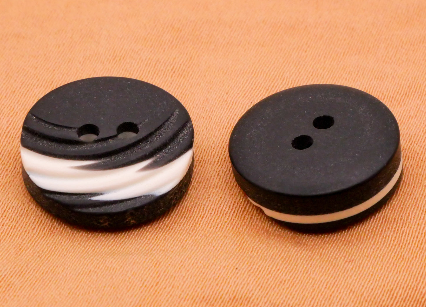 Lightening Black White Laminated Carved Vintage Plastic Set of Five Buttons 15mm