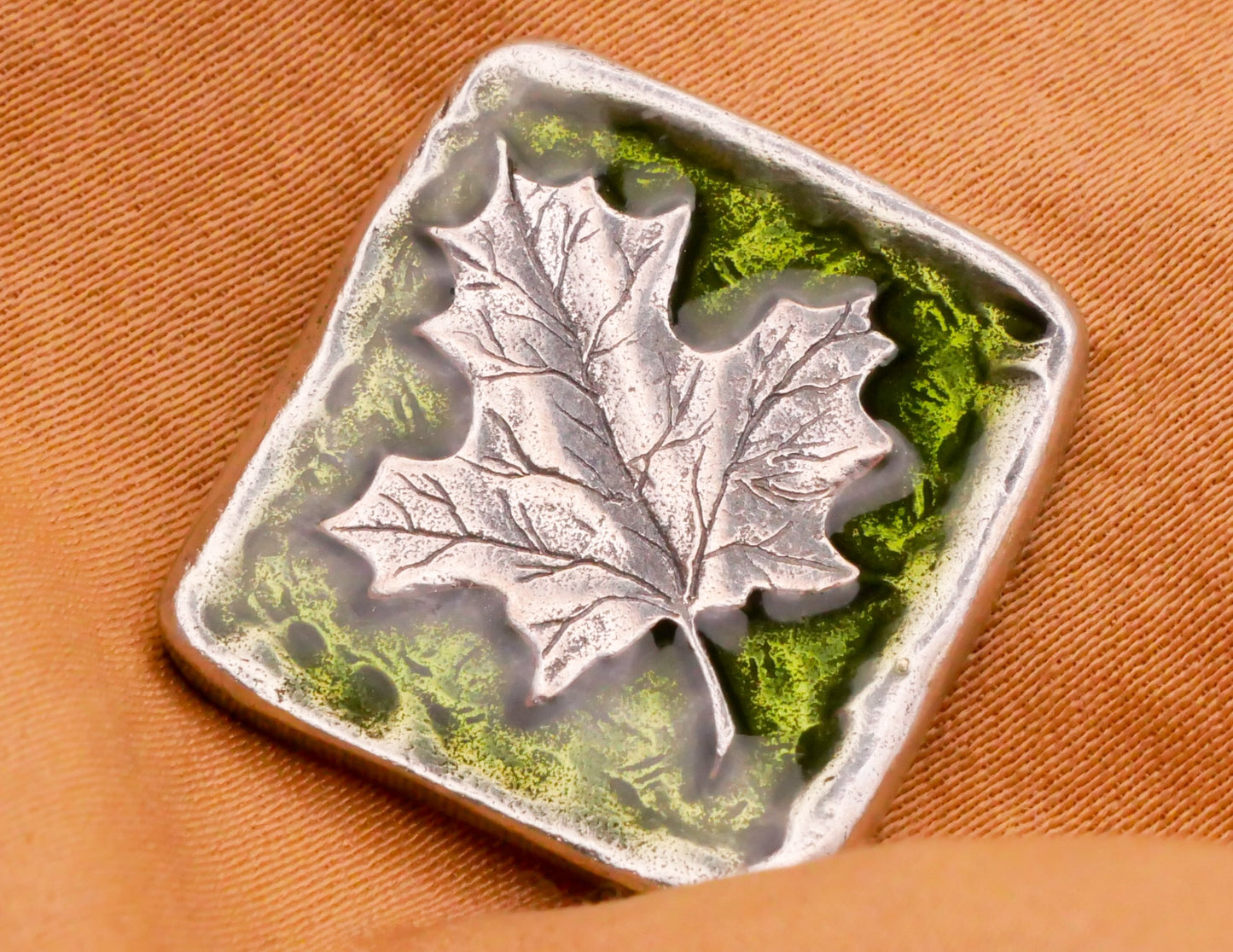 Maple Leaf Danforth Pewter Red Green Enamel Resign Metal Button Various 19x20mm