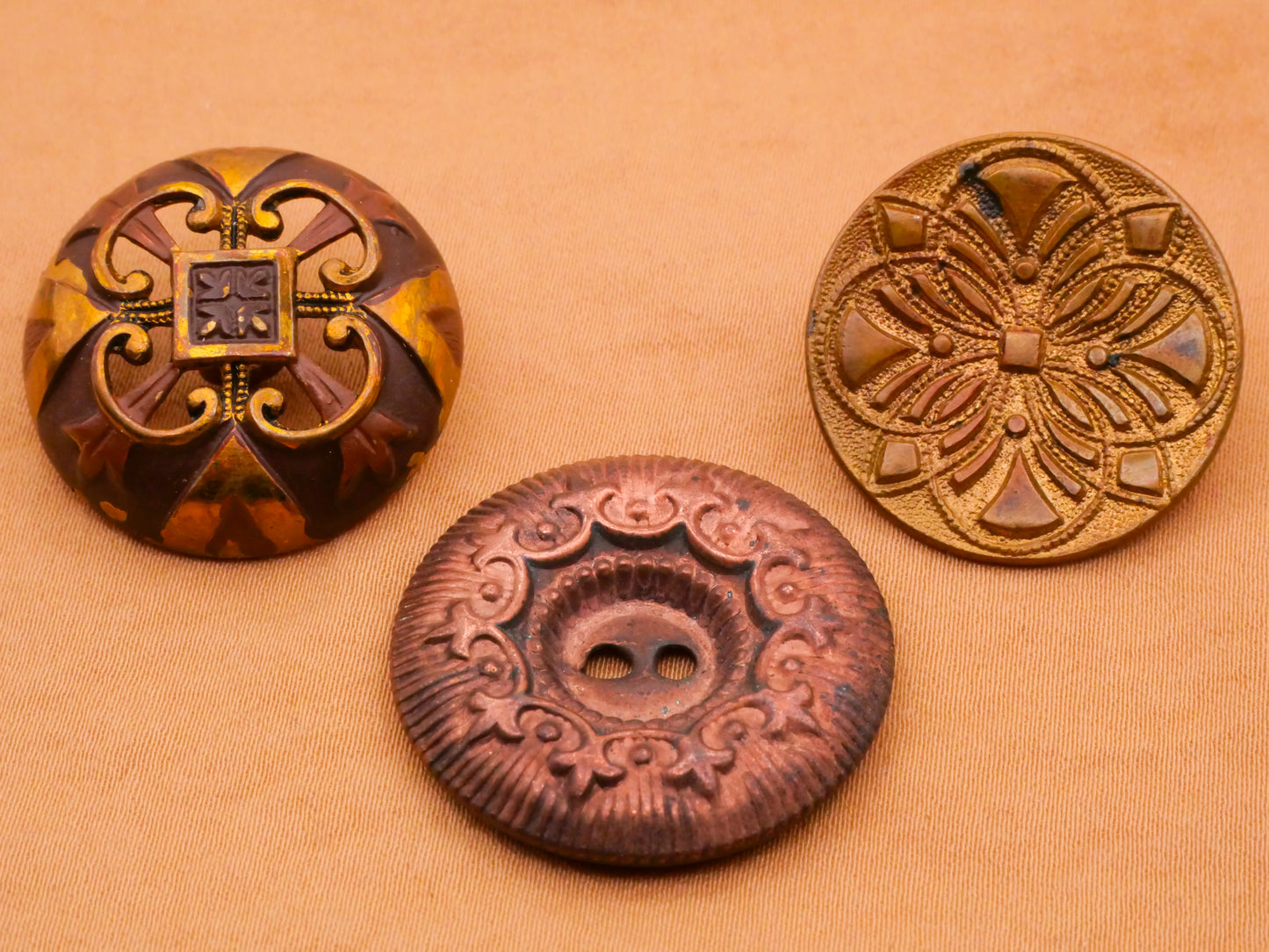 Medallion Clover Old World Antique Vintage Metal Button Various 25-28mm