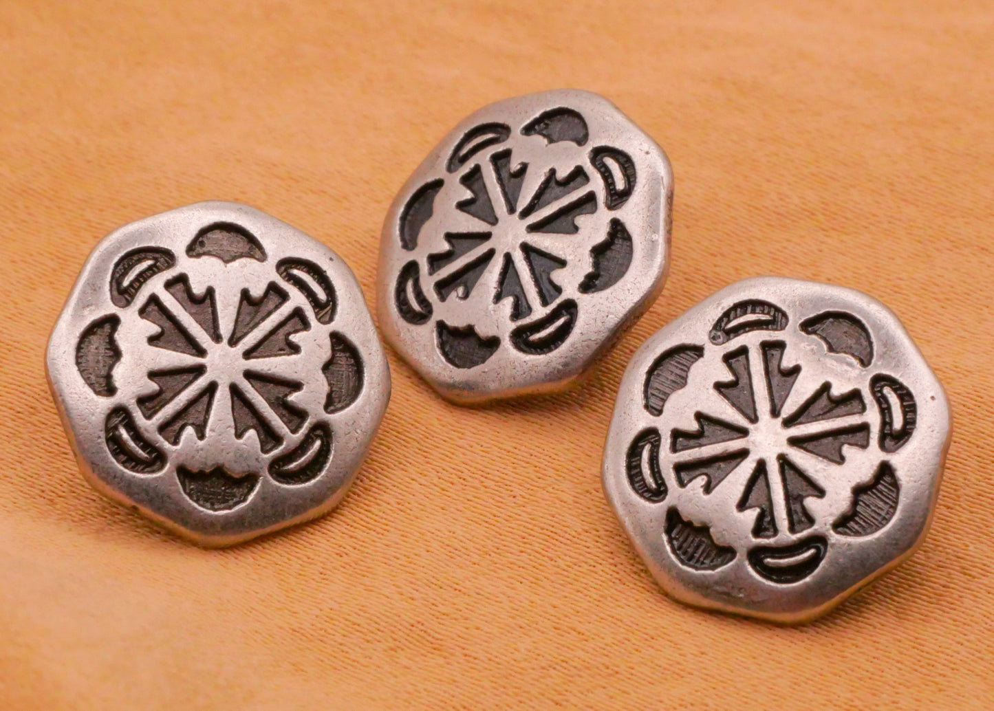 Native American Southwestern Scalloped Design Silver Metal Button 15mm