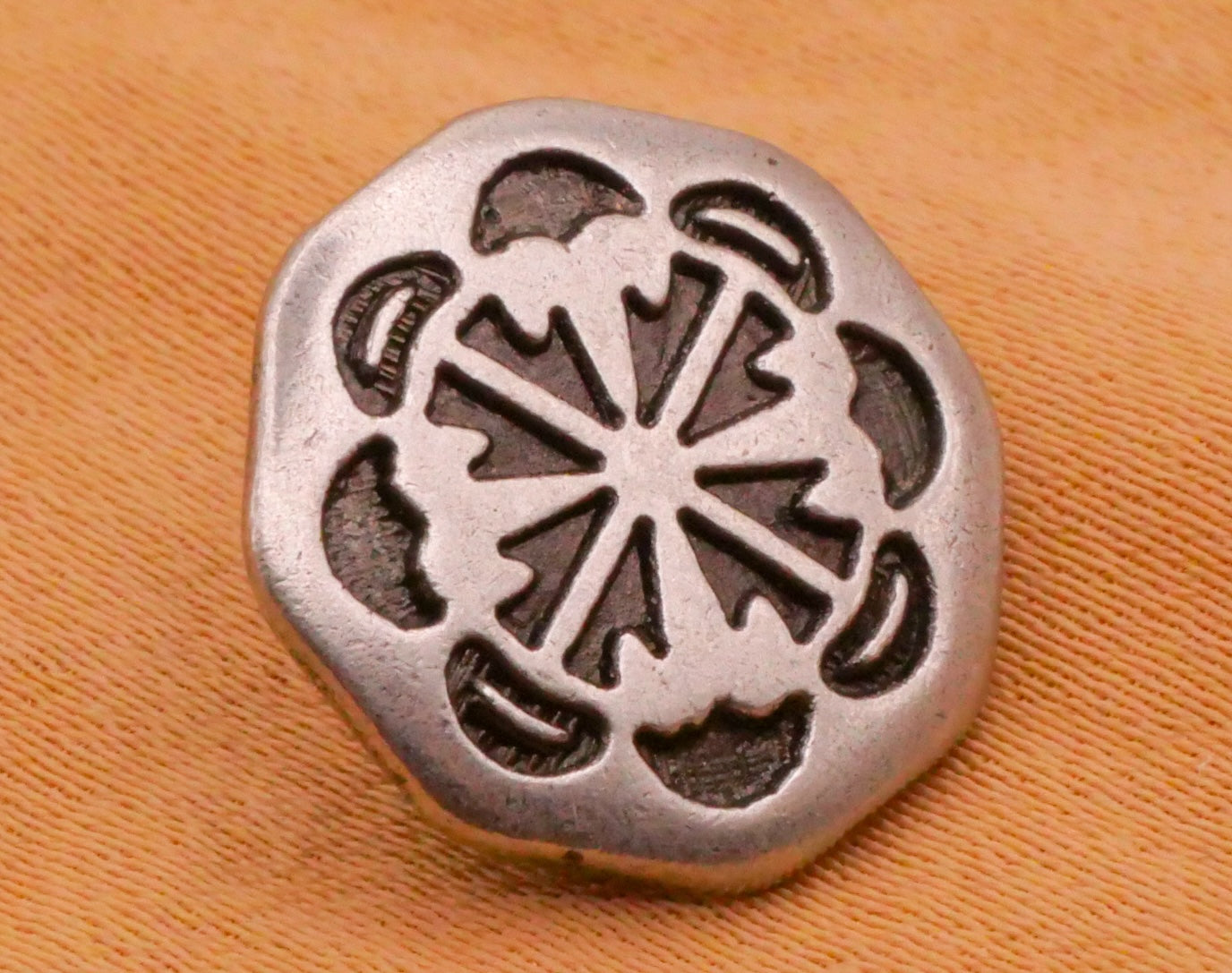 Native American Southwestern Scalloped Design Silver Metal Button 15mm