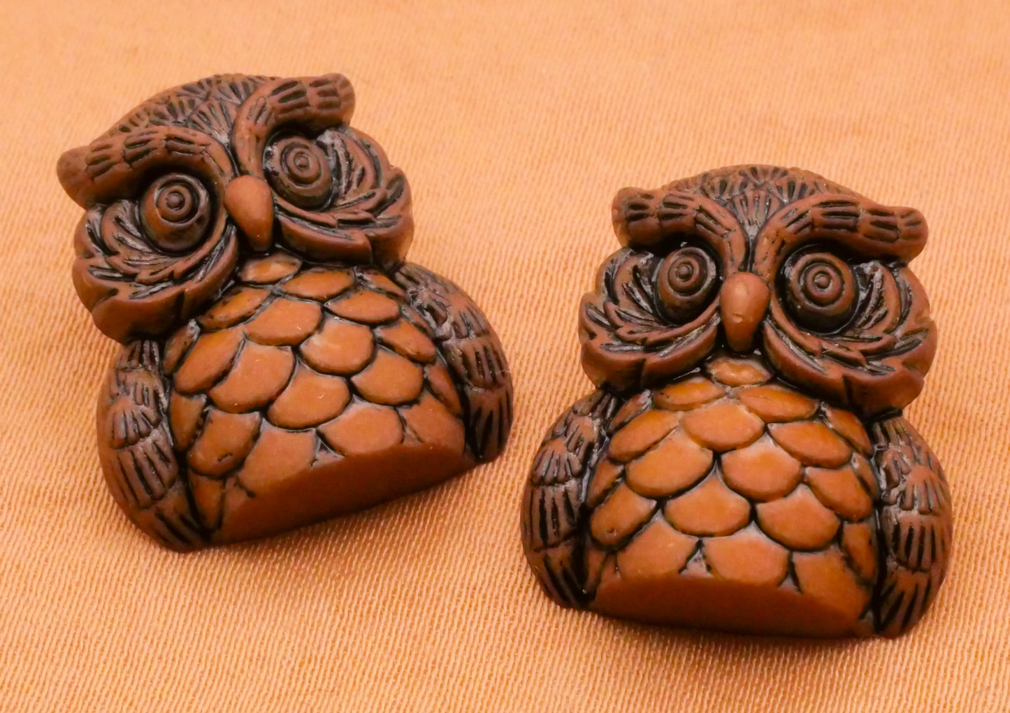 Owl Retro 1970s Look Brown Plastic Button 18x20mm