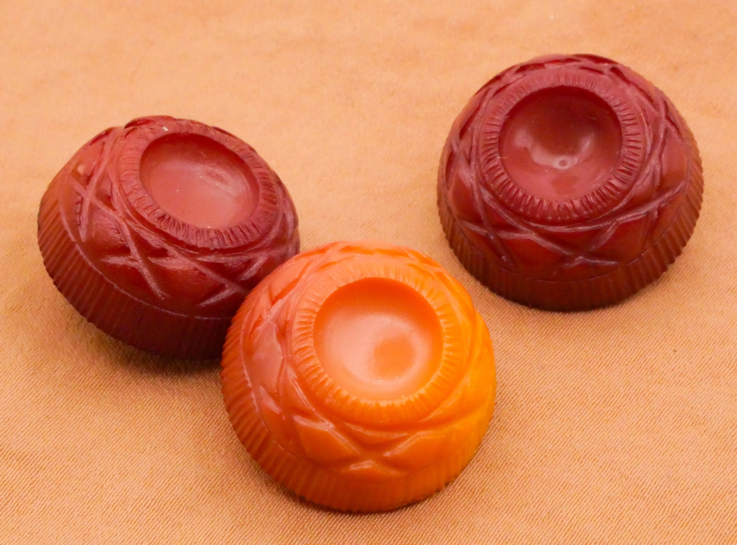 Acorn Look Burgundy Orange Early Plastic Set of Three Buttons 21mm