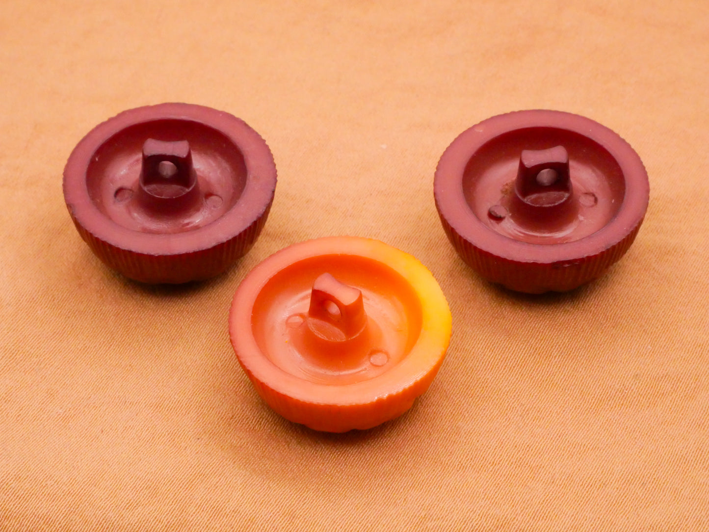 Acorn Look Burgundy Orange Early Plastic Set of Three Buttons 21mm