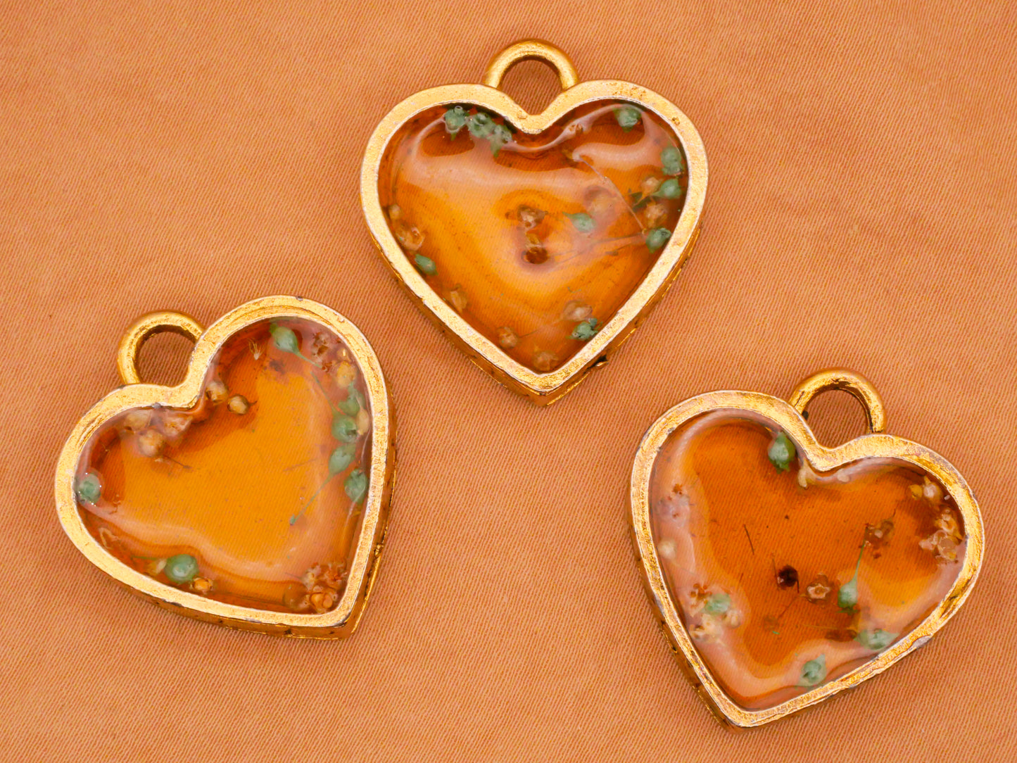 Heart Habitat Resin Gold Metal Vintage Charm Embellishment 27x29mm