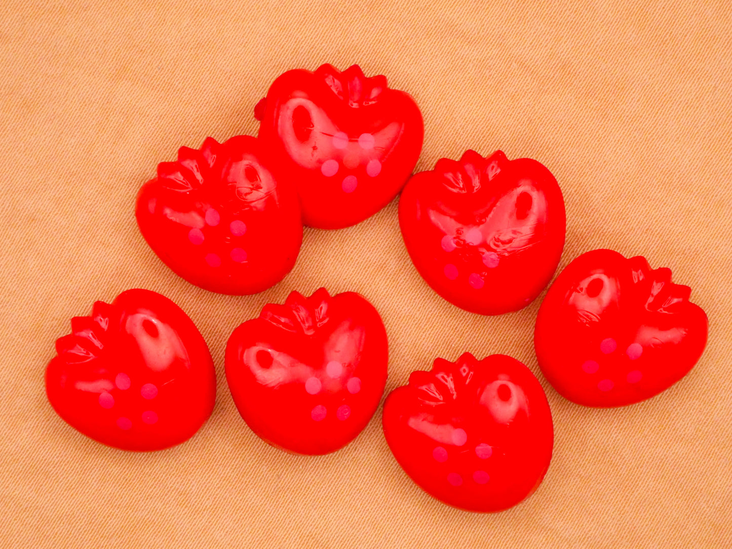 Apple Pink Dots Plastic Set of Seven Buttons 15x16mm