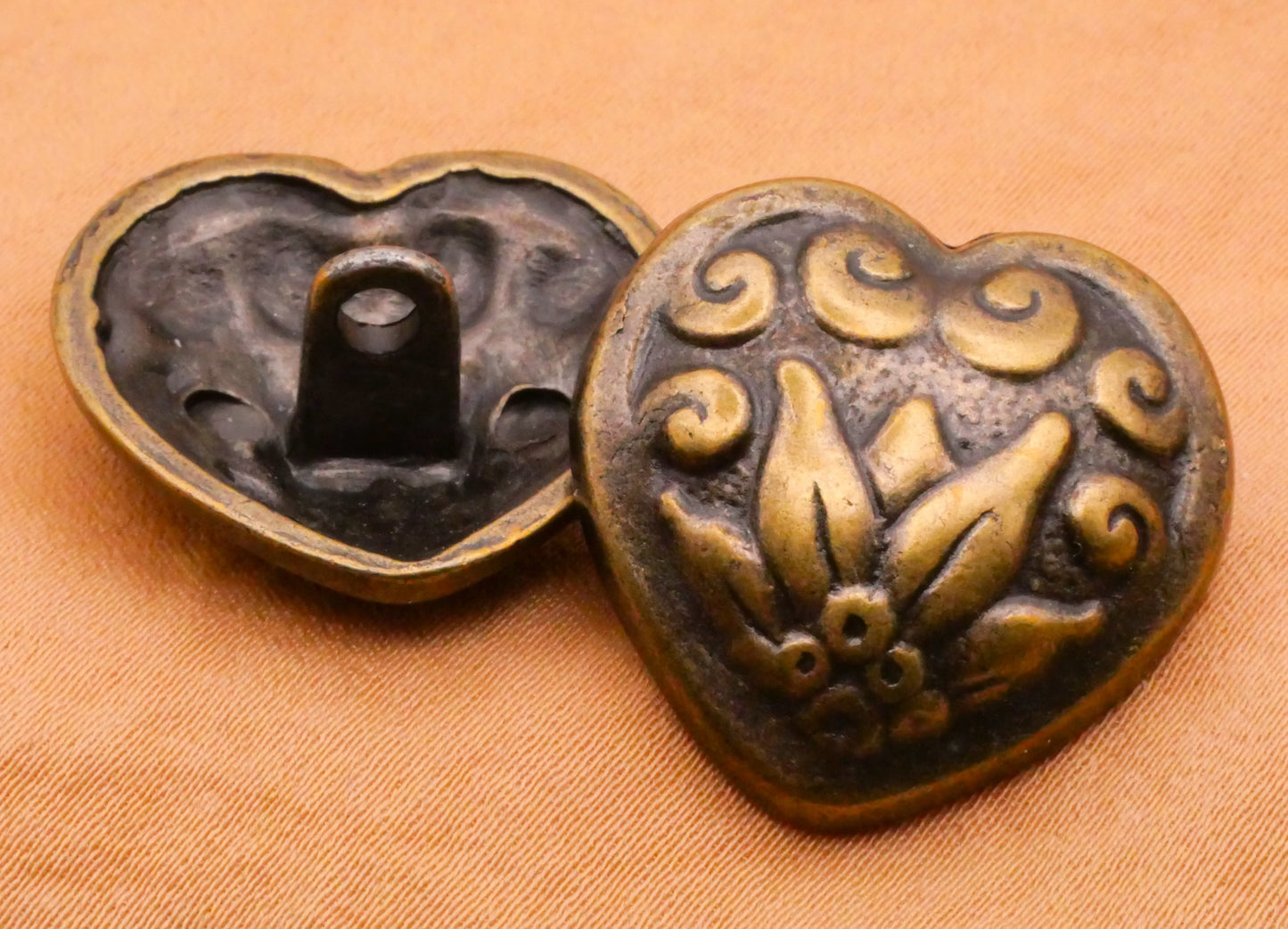 Heart Flower Scroll Bronze Metal Button 23mm