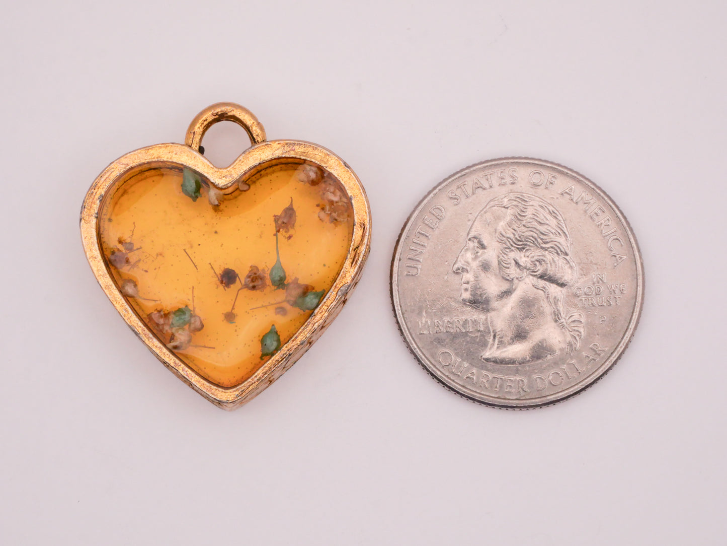 Heart Habitat Resin Gold Metal Vintage Charm Embellishment 27x29mm