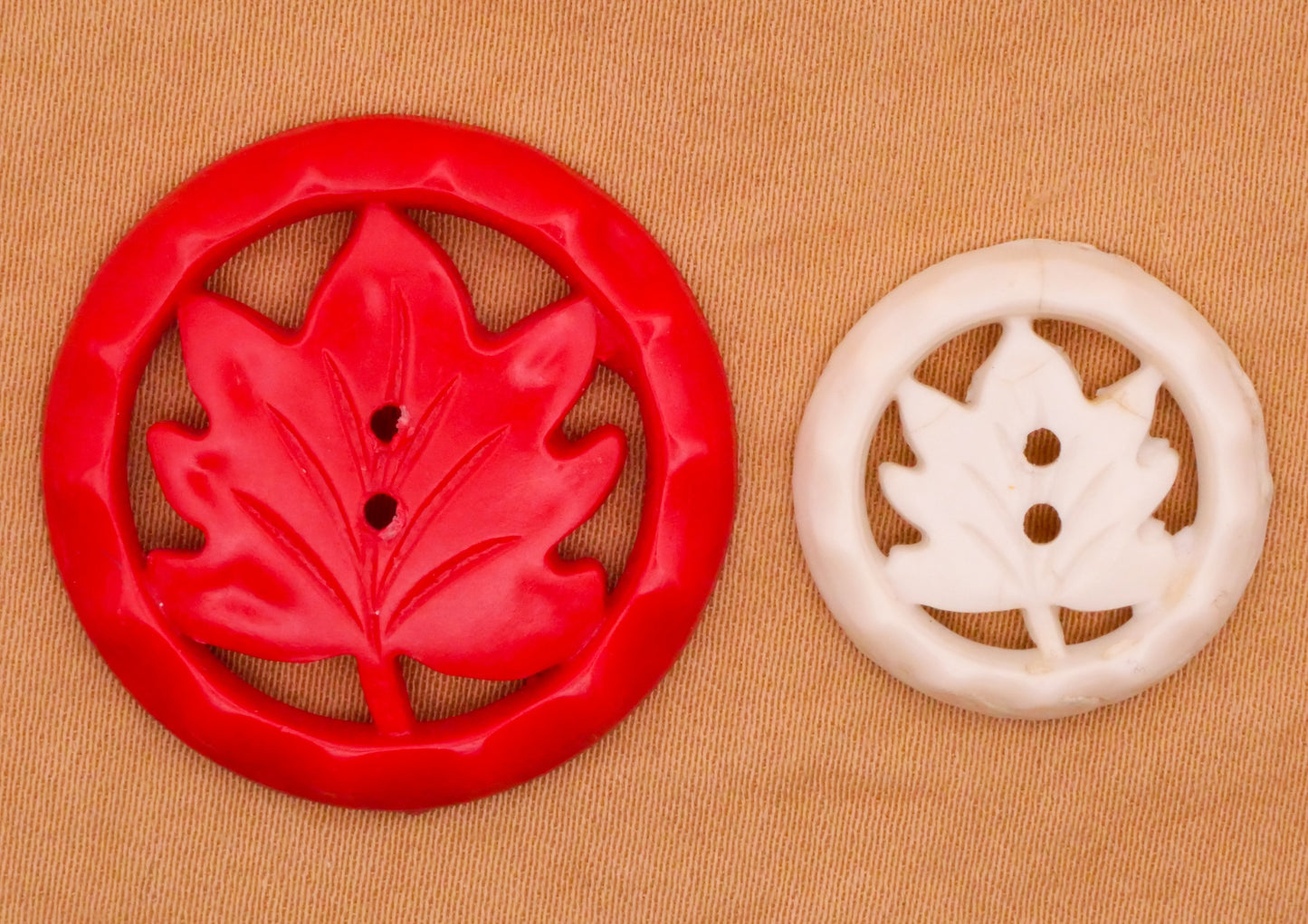 Leaf Red White Pierced Vintage Plastic Sew-Thru Button Various 20-29mm