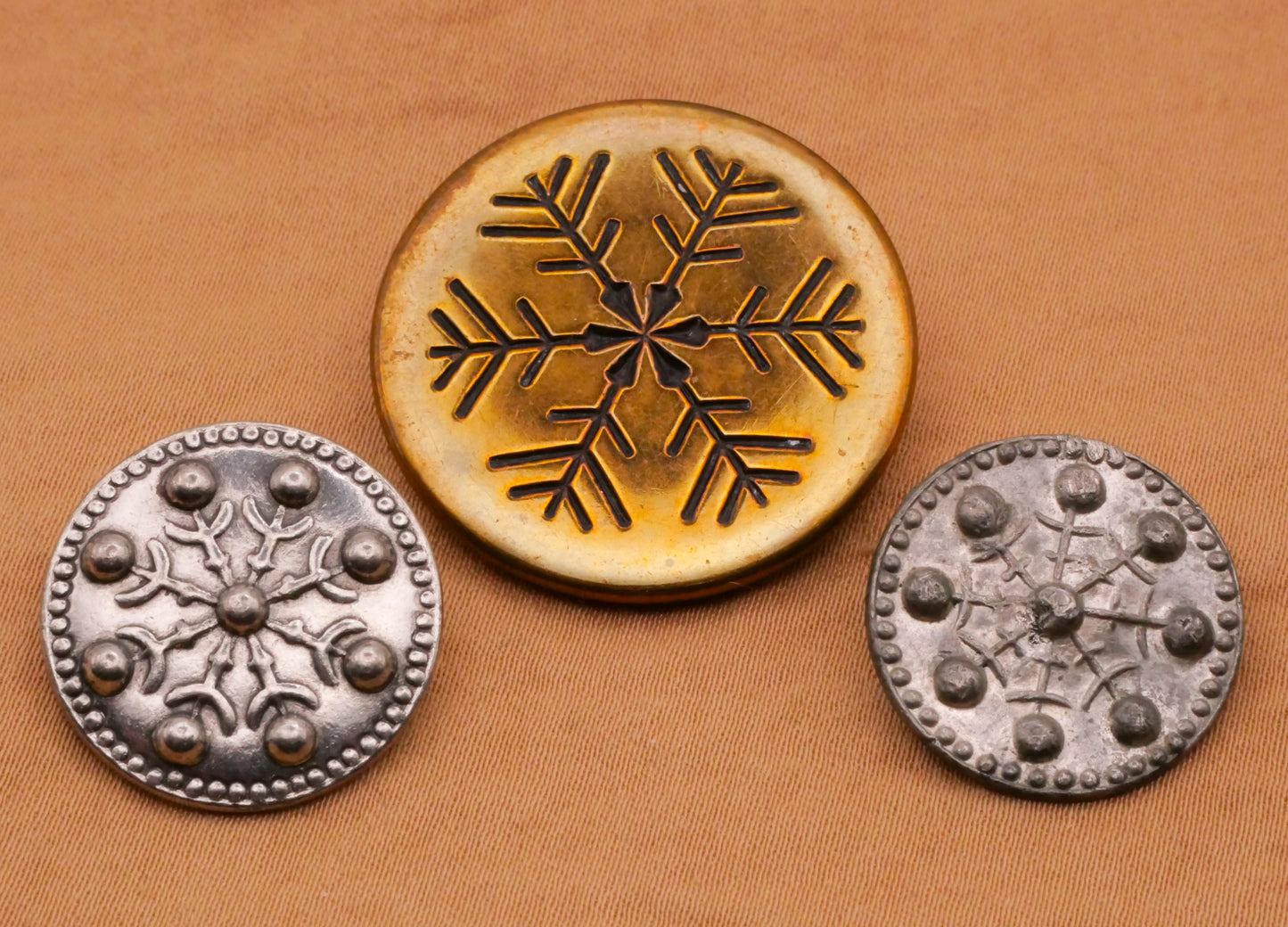 Snowflake Vintage Metal Button Various 19-28mm