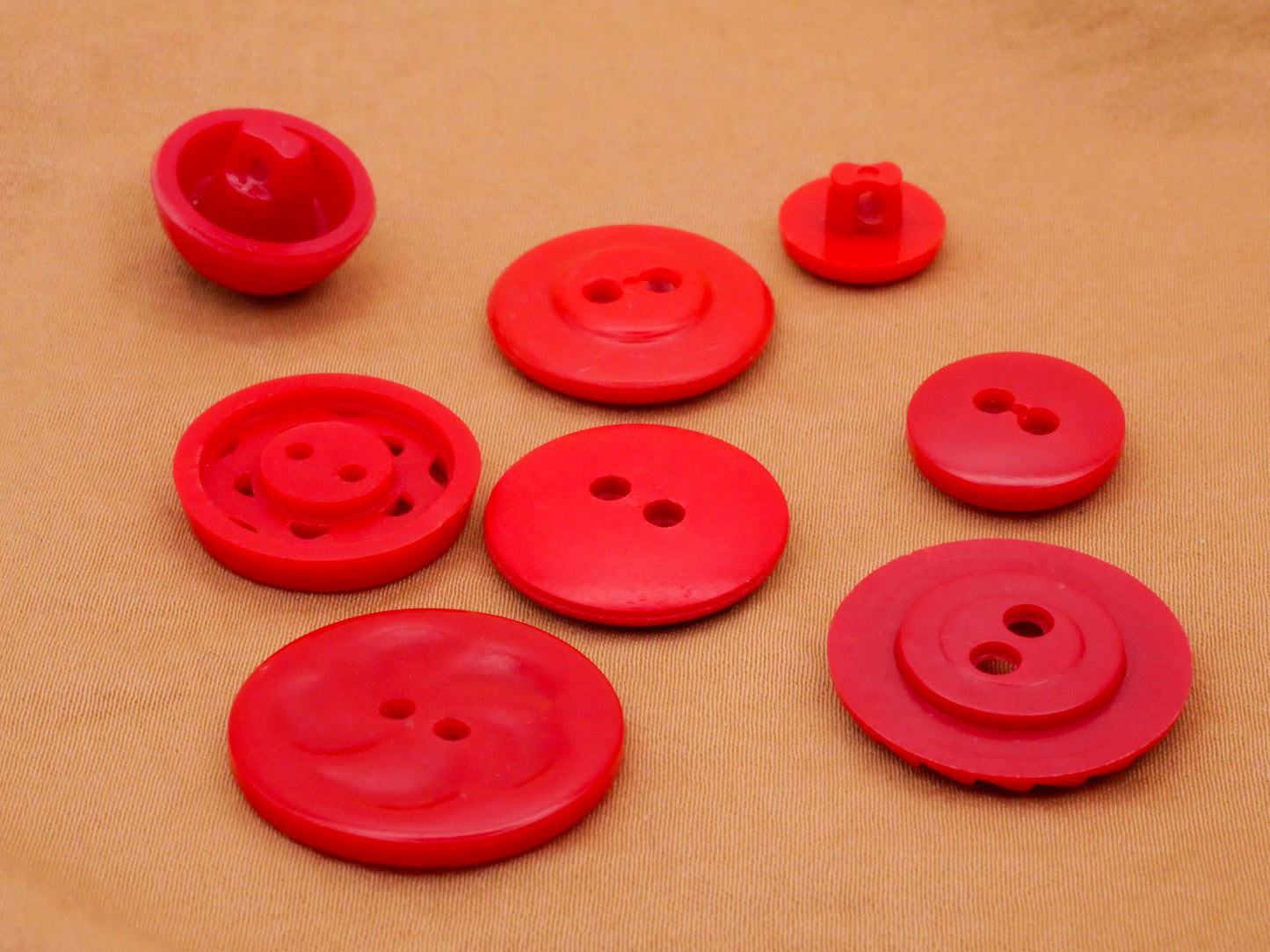 Red Flower Swirl Vintage Plastic Set of Eight Buttons 11-23mm