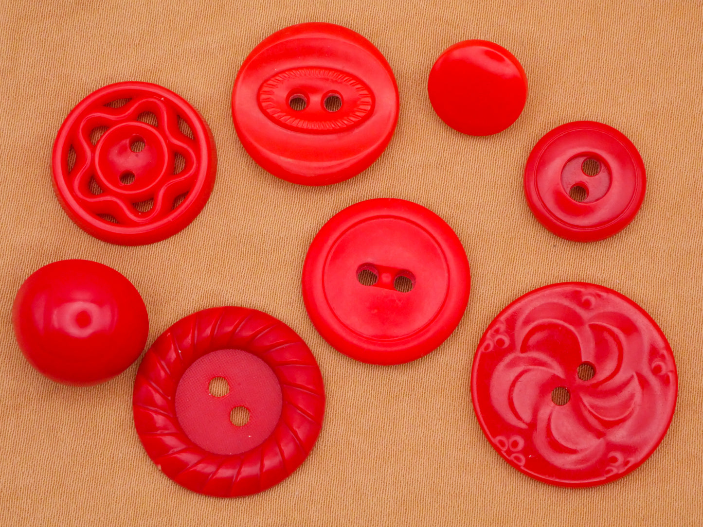 Red Flower Swirl Vintage Plastic Set of Eight Buttons 11-23mm