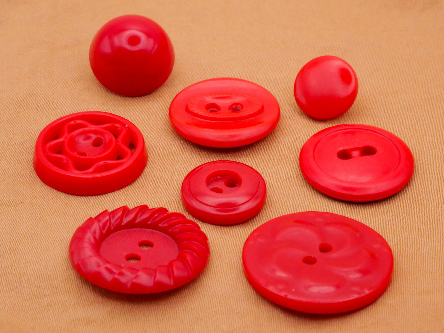 Red Flower Swirl Vintage Plastic Set of Eight Buttons 11-23mm