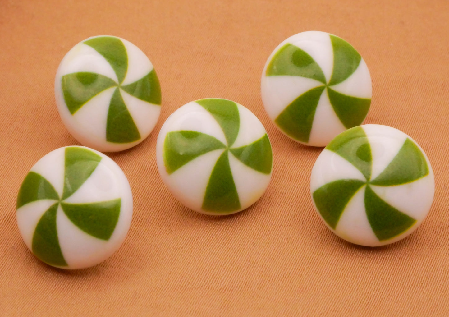 Peppermint Candy Swirl Plastic Set of Five Buttons Various 15mm