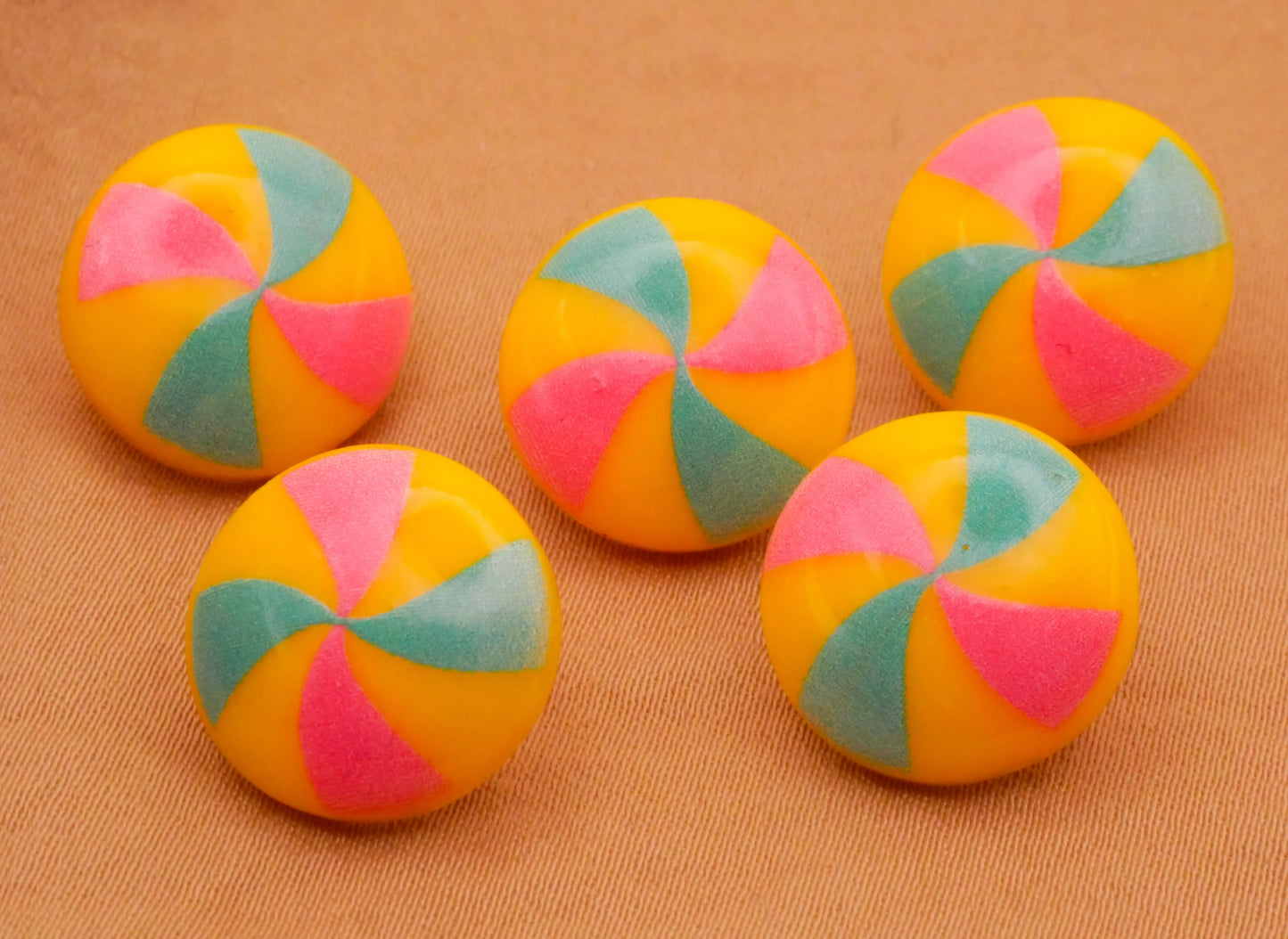 Peppermint Candy Swirl Plastic Set of Five Buttons Various 15mm