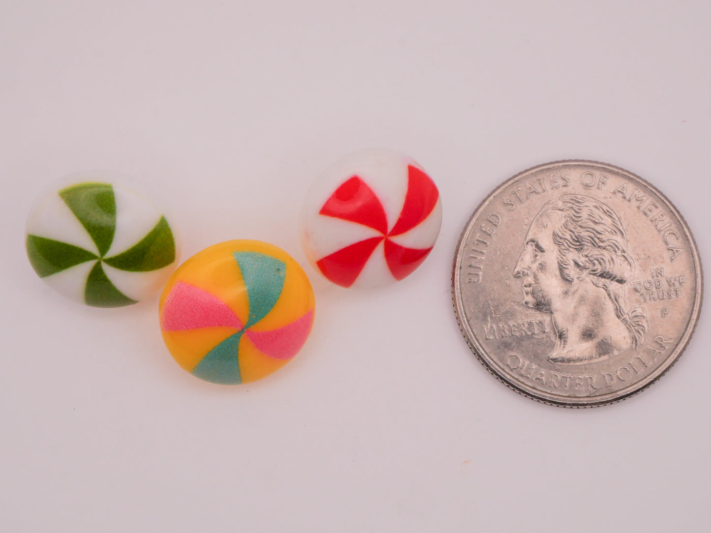 Peppermint Candy Swirl Plastic Set of Five Buttons Various 15mm