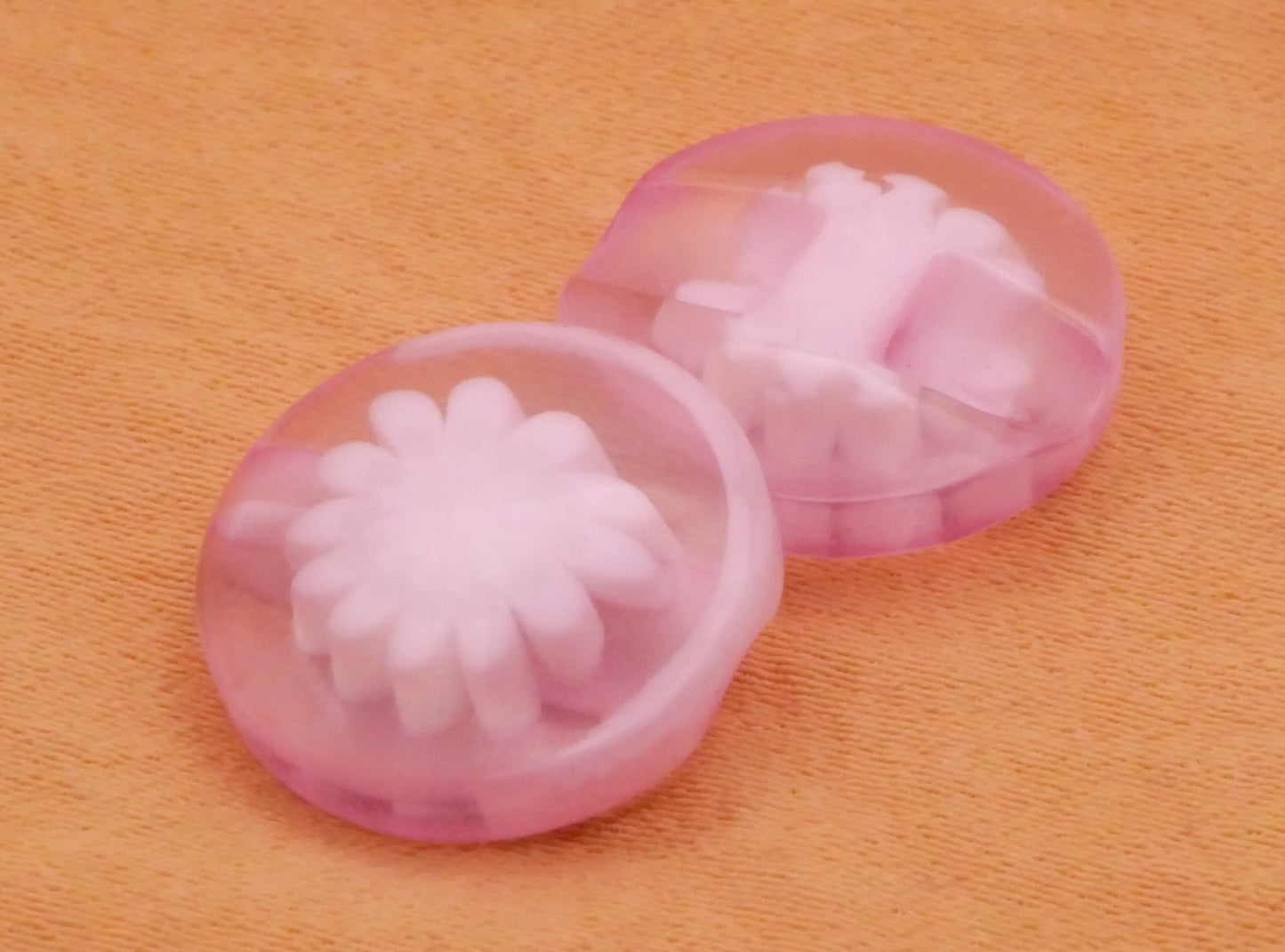 Flower Design In Plastic Pale Pink Tunnel Shank Set of Five Buttons 14mm