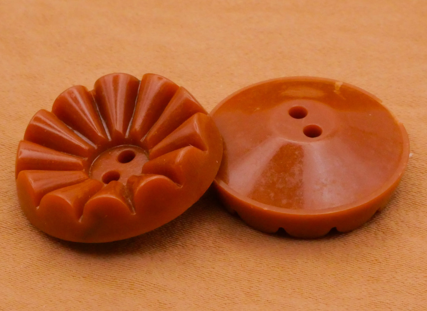 Gingerbread Sunburst Caramel Plastic Set of Three Buttons 21mm