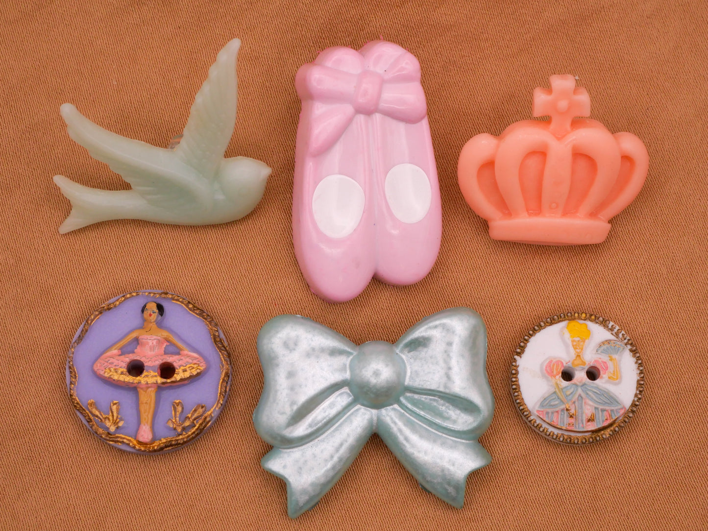 Feminine Pink Aqua Ballet Crown Bird Bow Plastic Button Various 15-29mm