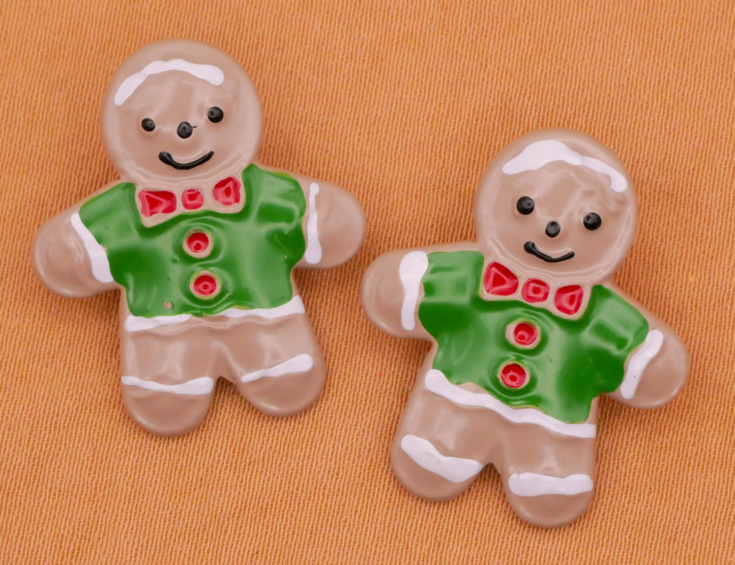 Gingerbread Man Green Jacket Bow Tie Hand-Painted Enamel Metal JHB Button 20x23mm