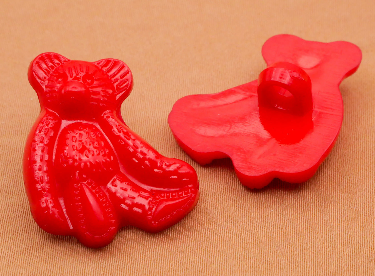 Teddy Bear Red Plastic Set of Five Buttons 21x24mm